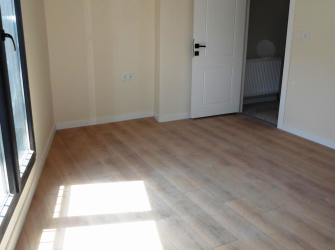 Güngören Güneştepe'de 2,Kat Sıfır Çift Balkonlu 2+1 Köşe Daire 85 m2