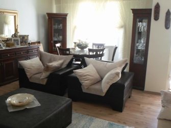 Bahçelievler'de 1,Kat Kredili 15 Yıllık 3+1 Tek Daireli 140 m2 Çift Balkonlu