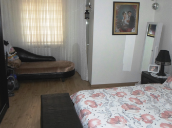 Bahçelievler'de 1,Kat Kredili 15 Yıllık 3+1 Tek Daireli 140 m2 Çift Balkonlu