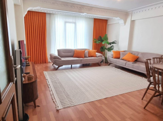 Güngören Güneştepe 2,Kat Çift Balkonlu 3+1 Tek Daireli 160 m2 E.Banyolu