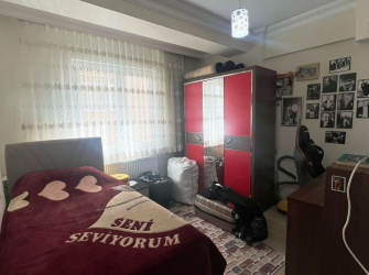 Güngören Güneştepe 14 Yıllık Bina 2,Kat Kredili 100 m2 Geniş 2+1 Daire