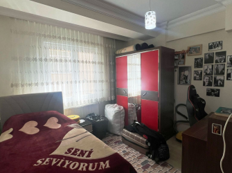 Güngören Güneştepe 14 Yıllık Bina 2,Kat Kredili 100 m2 Geniş 2+1 Daire