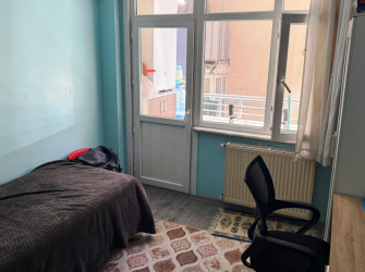 Güngören İnönü Cd'sinde 1,Kat Ön Cephe 3+1 Kredili 120 m2 Balkonlu