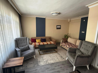 Güngören İnönü Cd'sinde 1,Kat Ön Cephe 3+1 Kredili 120 m2 Balkonlu