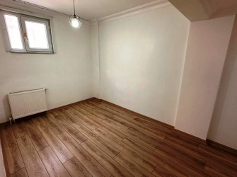 Güngören Güneştepe'de 1+1 Ön Cephe 70 m2 A.Mutfaklı Bahçe Katı