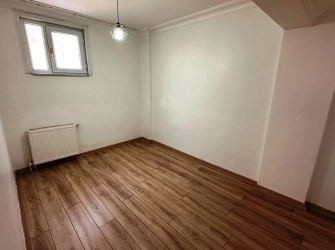 Güngören Güneştepe'de 1+1 Ön Cephe 70 m2 A.Mutfaklı Bahçe Katı