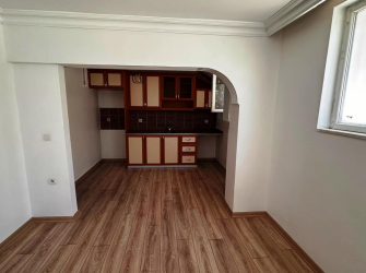 Güngören Güneştepe'de 1+1 Ön Cephe 70 m2 A.Mutfaklı Bahçe Katı