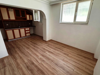 Güngören Güneştepe'de 1+1 Ön Cephe 70 m2 A.Mutfaklı Bahçe Katı