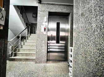 Güngören Tramvaya Yakın 1,Kat Asansörlü 3+1E.Banyolu 130 m2 İskanlı