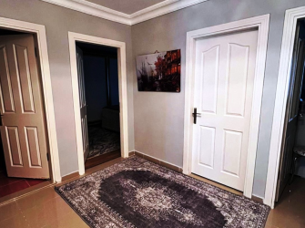 Güngören Tramvaya Yakın 1,Kat Asansörlü 3+1E.Banyolu 130 m2 İskanlı