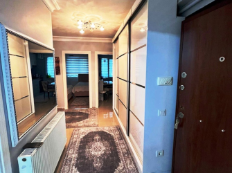 Güngören Tramvaya Yakın 1,Kat Asansörlü 3+1E.Banyolu 130 m2 İskanlı