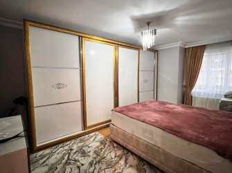 Güngören Tramvaya Yakın 1,Kat Asansörlü 3+1E.Banyolu 130 m2 İskanlı