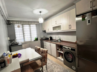 Güngören Tramvaya Yakın 1,Kat Asansörlü 3+1E.Banyolu 130 m2 İskanlı