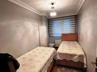 Güngören Tramvaya Yakın 1,Kat Asansörlü 3+1E.Banyolu 130 m2 İskanlı