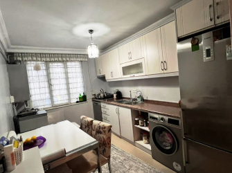 Güngören Tramvaya Yakın 1,Kat Asansörlü 3+1E.Banyolu 130 m2 İskanlı