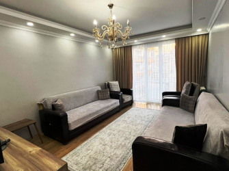 Güngören Tramvaya Yakın 1,Kat Asansörlü 3+1E.Banyolu 130 m2 İskanlı