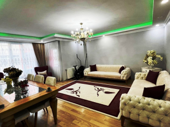 Güngören Tramvaya Yakın 1,Kat Asansörlü 3+1E.Banyolu 130 m2 İskanlı
