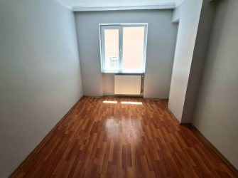 Güngören Güneştepe'de 1,Kat 2008 Yapımı 2+1 Kat Mülkiyetli 80 m2 Boş 