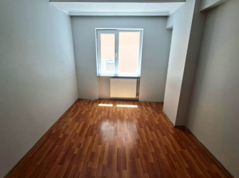 Güngören Güneştepe'de 1,Kat 2008 Yapımı 2+1 Kat Mülkiyetli 80 m2 Boş 