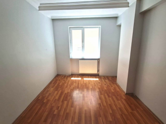 Güngören Güneştepe'de 1,Kat 2008 Yapımı 2+1 Kat Mülkiyetli 80 m2 Boş 