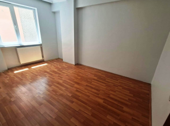 Güngören Güneştepe'de 1,Kat 2008 Yapımı 2+1 Kat Mülkiyetli 80 m2 Boş 