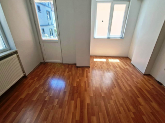Güngören Güneştepe'de 1,Kat 2008 Yapımı 2+1 Kat Mülkiyetli 80 m2 Boş 