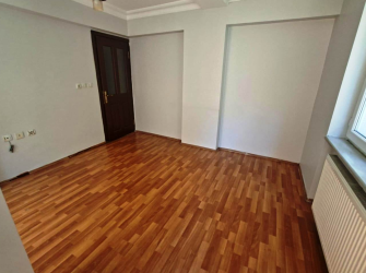 Güngören Güneştepe'de 1,Kat 2008 Yapımı 2+1 Kat Mülkiyetli 80 m2 Boş 