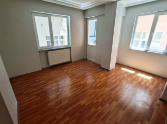 Güngören Güneştepe'de 1,Kat 2008 Yapımı 2+1 Kat Mülkiyetli 80 m2 Boş 