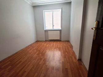 Güngören Güneştepe'de 1,Kat 2008 Yapımı 2+1 Kat Mülkiyetli 80 m2 Boş 