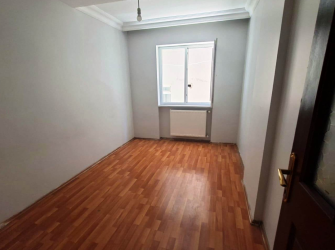 Güngören Güneştepe'de 1,Kat 2008 Yapımı 2+1 Kat Mülkiyetli 80 m2 Boş 