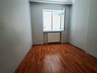 Güngören Güneştepe'de 1,Kat 2008 Yapımı 2+1 Kat Mülkiyetli 80 m2 Boş 