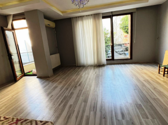 Güngören'de Ebeveyn Banyolu 1,Kat Ön Cephe 2+1 Köşe Balkonlu  85 m2