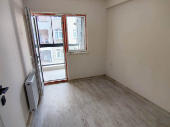 Bahçelievler Camlıkahve'de 4,Kat Asansörlü 2+1Kat Mülkiyetli 75 m2 
