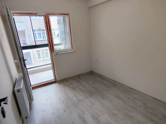 Bahçelievler Camlıkahve'de 4,Kat Asansörlü 2+1Kat Mülkiyetli 75 m2 