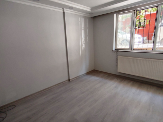 Güngören'de 18 Yıllık Bina Asansörlü 2+1 Geniş Bahçeli 90 m2 Bahçe Katı