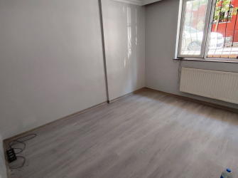 Güngören'de 18 Yıllık Bina Asansörlü 2+1 Geniş Bahçeli 90 m2 Bahçe Katı