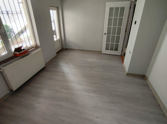 Güngören'de 18 Yıllık Bina Asansörlü 2+1 Geniş Bahçeli 90 m2 Bahçe Katı