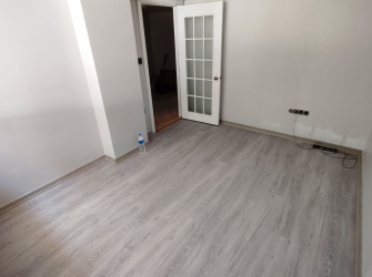 Güngören'de 18 Yıllık Bina Asansörlü 2+1 Geniş Bahçeli 90 m2 Bahçe Katı