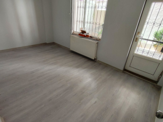 Güngören'de 18 Yıllık Bina Asansörlü 2+1 Geniş Bahçeli 90 m2 Bahçe Katı