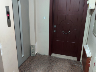 Güngören'de 18 Yıllık Bina Asansörlü 2+1 Geniş Bahçeli 90 m2 Bahçe Katı