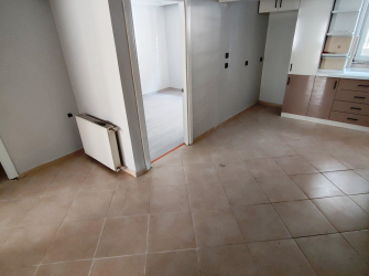 Güngören'de 18 Yıllık Bina Asansörlü 2+1 Geniş Bahçeli 90 m2 Bahçe Katı