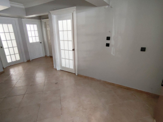 Güngören'de 18 Yıllık Bina Asansörlü 2+1 Geniş Bahçeli 90 m2 Bahçe Katı