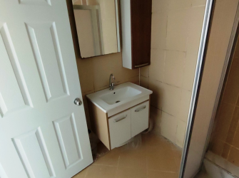 Güngören'de 18 Yıllık Bina Asansörlü 2+1 Geniş Bahçeli 90 m2 Bahçe Katı