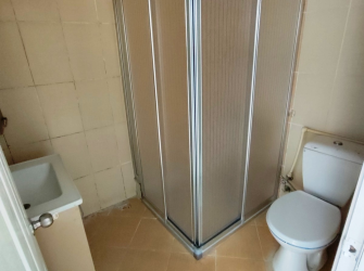 Güngören'de 18 Yıllık Bina Asansörlü 2+1 Geniş Bahçeli 90 m2 Bahçe Katı