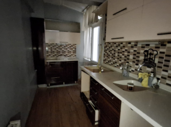 Bahçelievler Camlıkahve'de 2,Kat Balkonlu 3+1 Köşe 120 m2 Daire