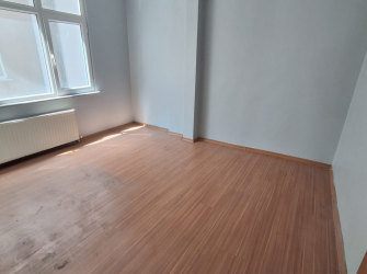 Bahçelievler Camlıkahve'de 2,Kat Balkonlu 3+1 Köşe 120 m2 Daire