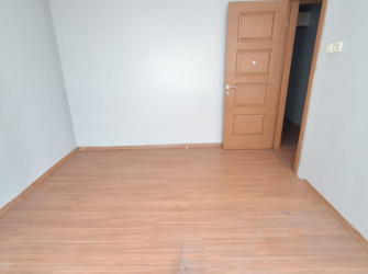 Bahçelievler Camlıkahve'de 2,Kat Balkonlu 3+1 Köşe 120 m2 Daire