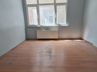 Bahçelievler Camlıkahve'de 2,Kat Balkonlu 3+1 Köşe 120 m2 Daire