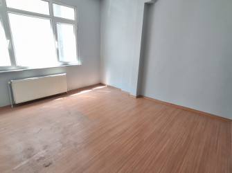 Bahçelievler Camlıkahve'de 2,Kat Balkonlu 3+1 Köşe 120 m2 Daire