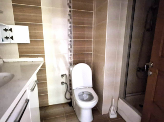 Bahçelievler Camlıkahve'de 2,Kat Balkonlu 3+1 Köşe 120 m2 Daire